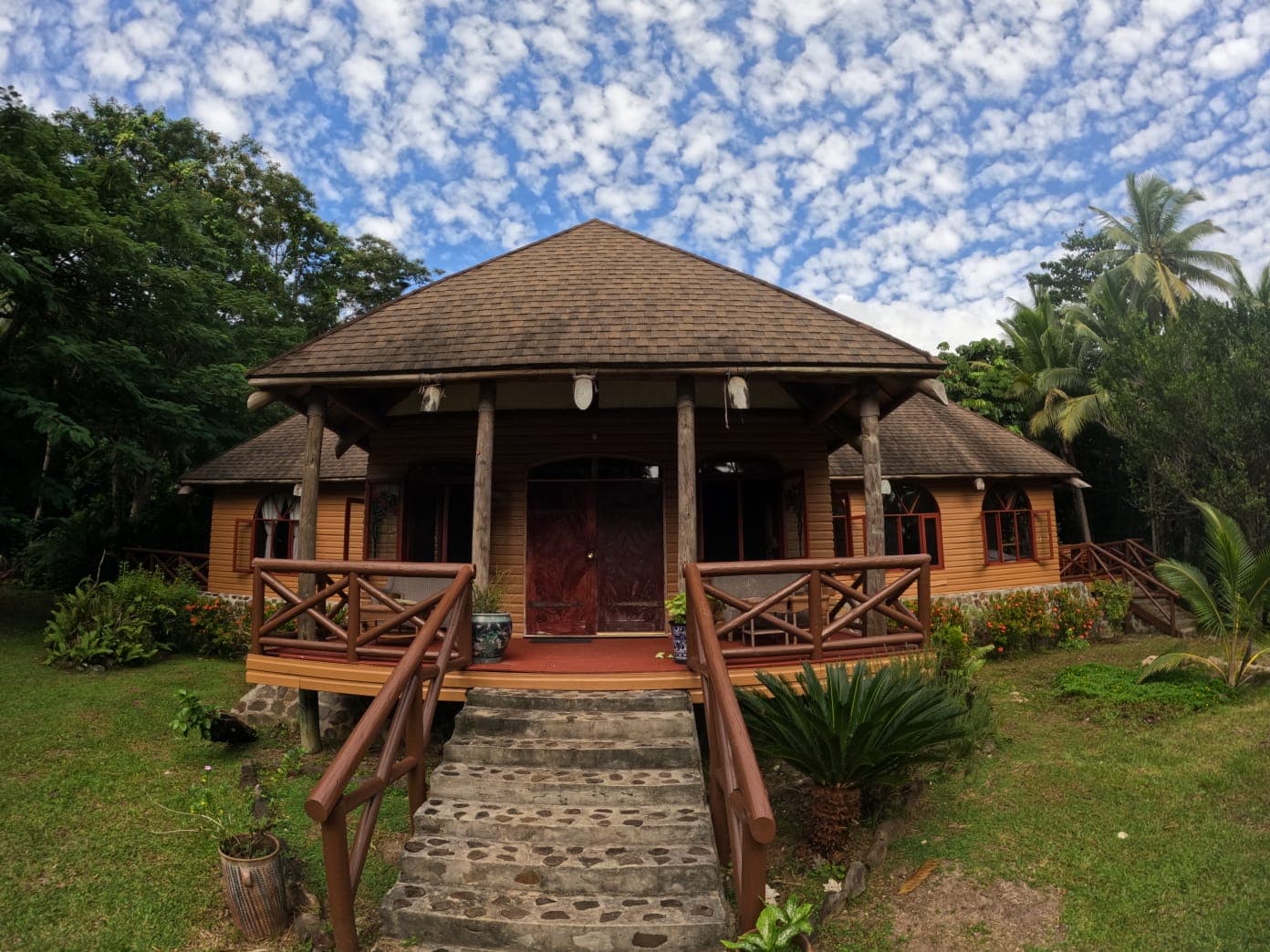 Royal Oceanfront Bure